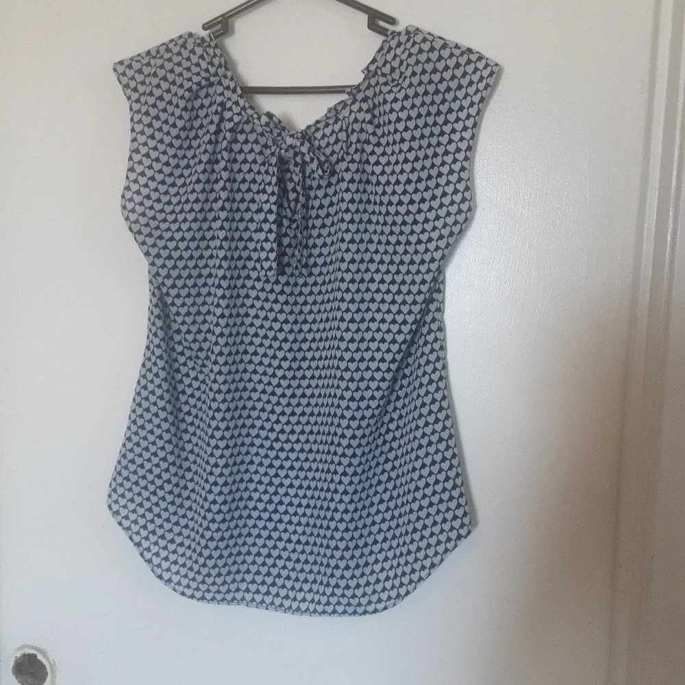 Lauren Conrad Back Bow Tie Heart Patterned Blouse Sz L - Picture 3 of 6